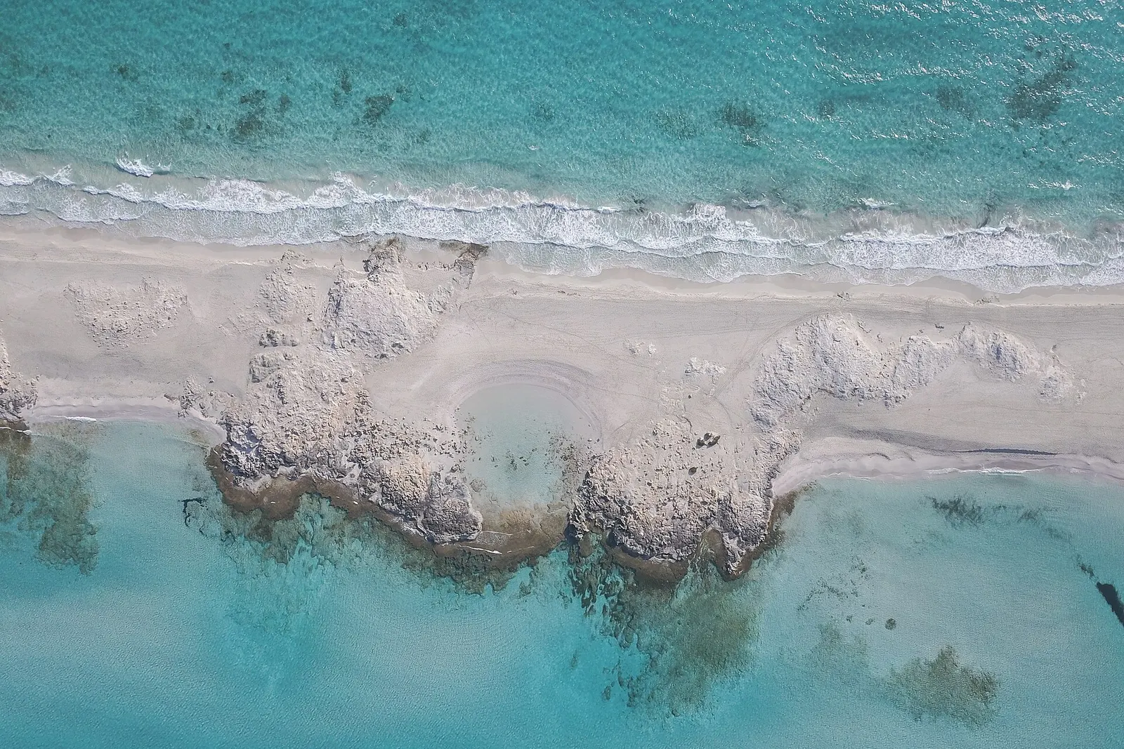 Es Pas des Trucadors desde el aire: la lengua de arena del norte de Formentera entre dos mares turquesa