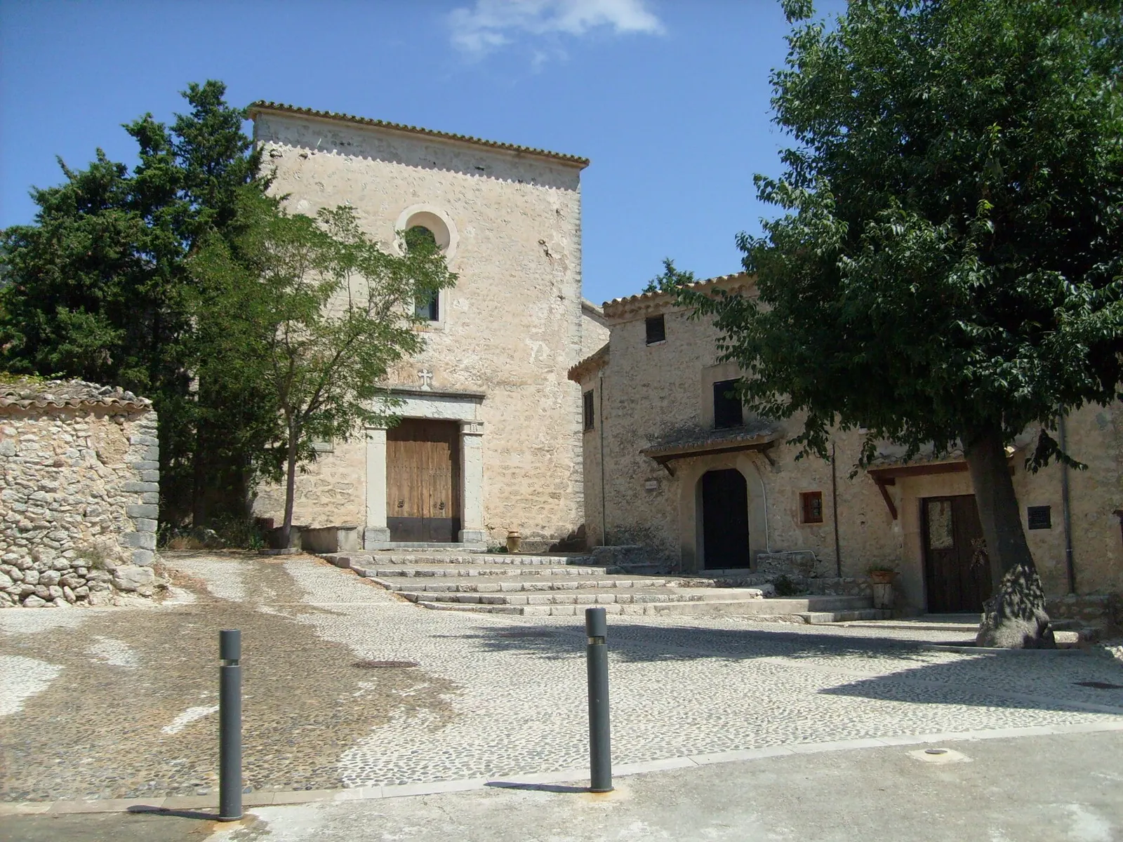 La iglesia de Sant Jordi, en el pueblo de Orient