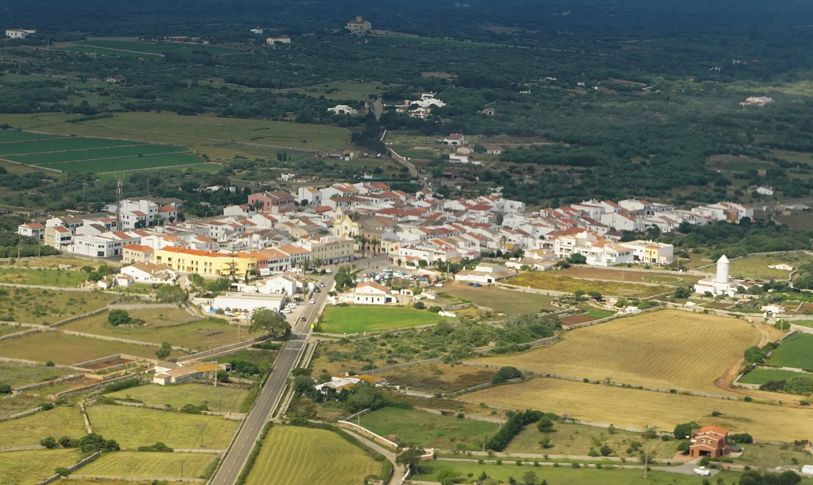 El pueblo de Sant Climent visto desde el aire, rodeado de campos